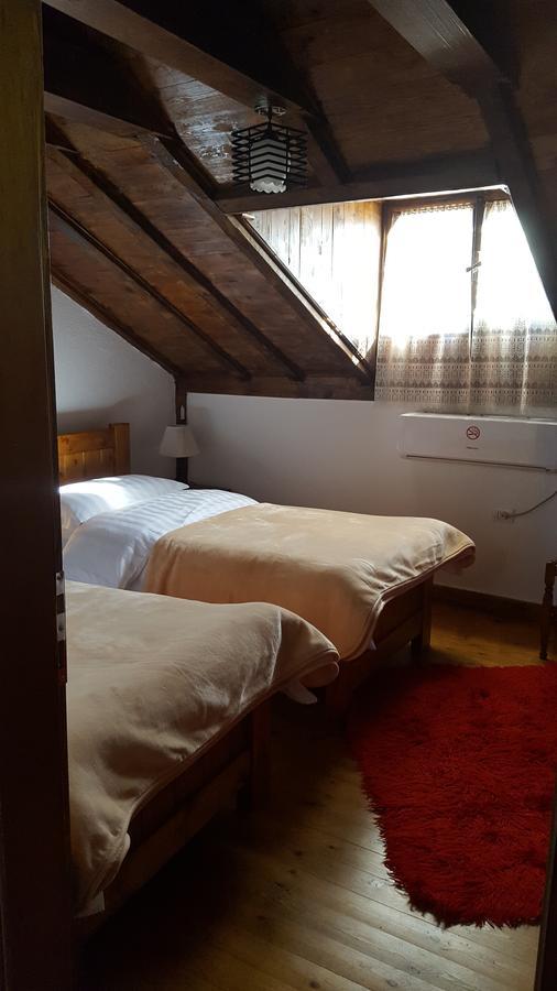 Hotel Bujtina E Bardhe Korce Extérieur photo